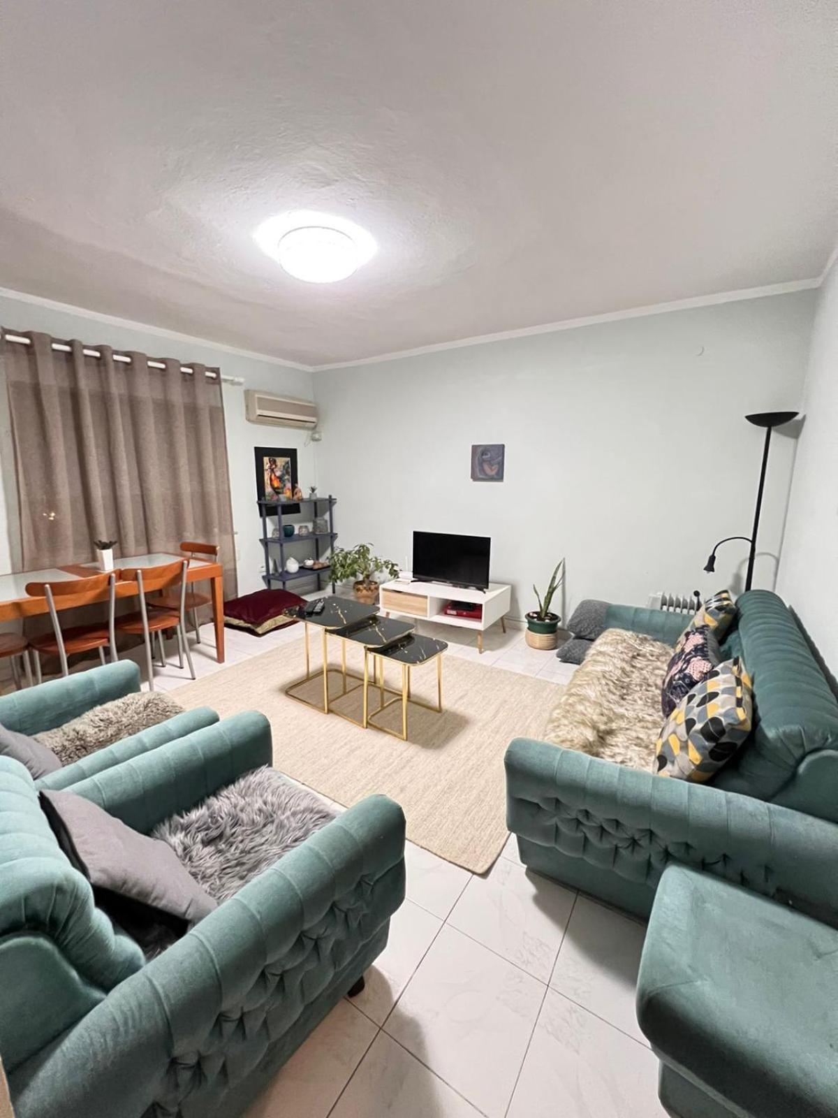 Kevin's 3 Bedroom * Tirana