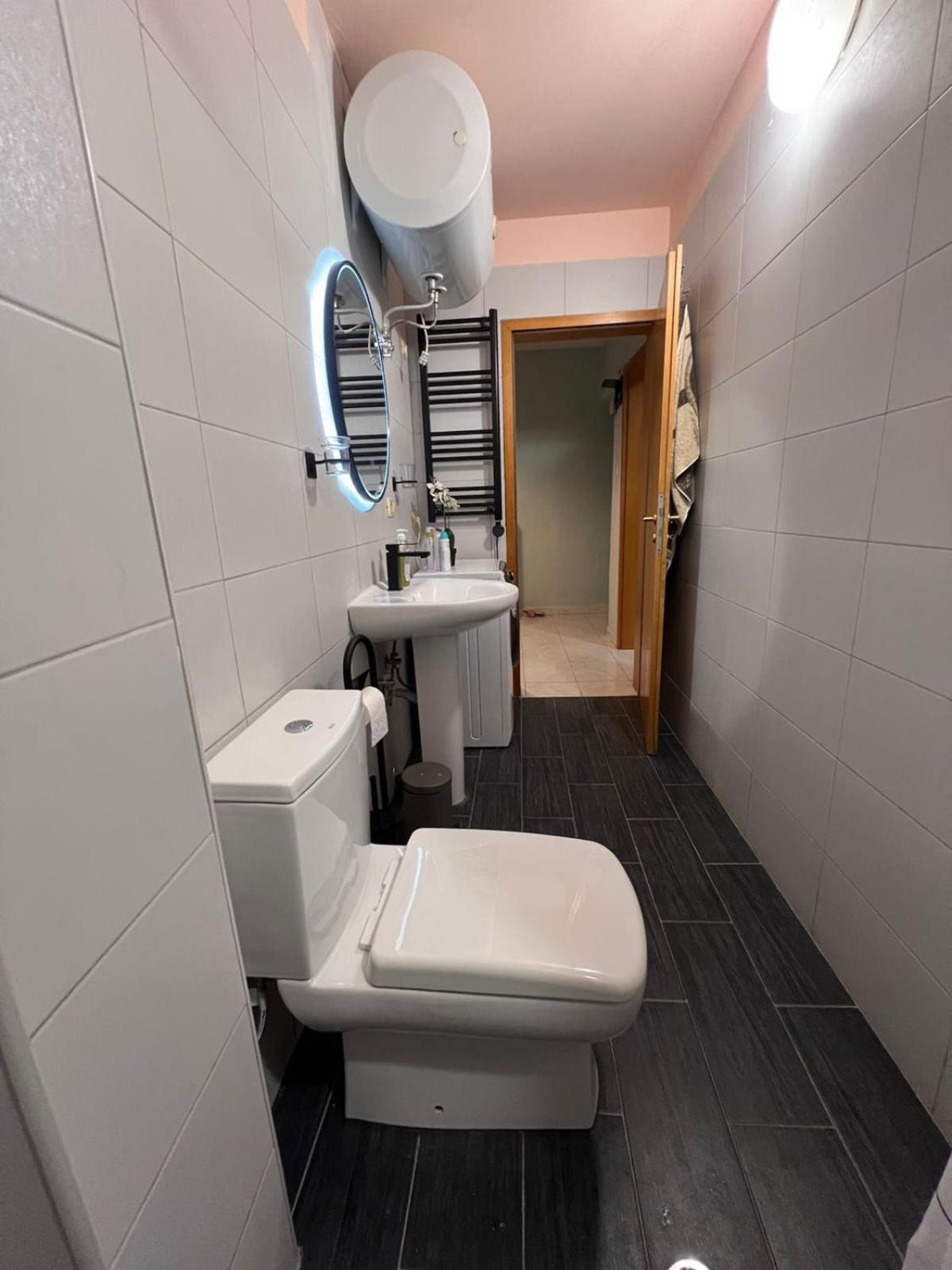 Kevin's 3 Bedroom Apartment *